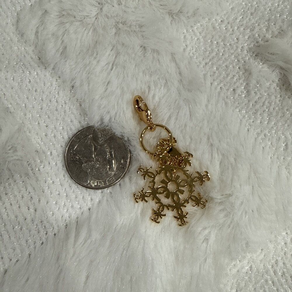 CHANEL Holiday Beauty Gift Snowflake Charm